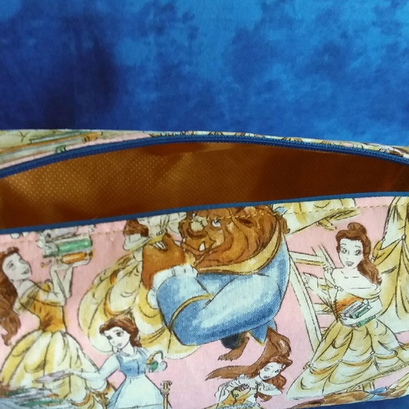 SOLD! LARGE MAKEUP BAG! - Picture 2 of 2